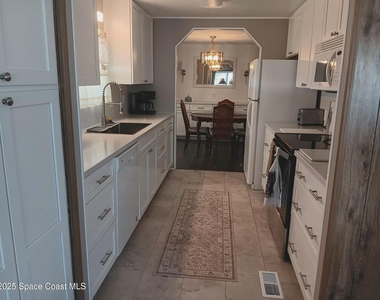 621 Hyacinth Circle E - Photo Thumbnail 4