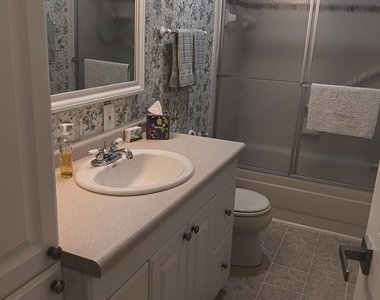 621 Hyacinth Circle E - Photo Thumbnail 12