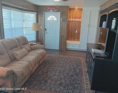 621 Hyacinth Circle E - Photo Thumbnail 3