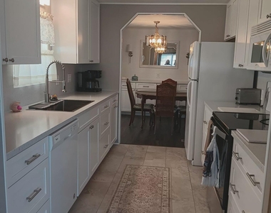 621 Hyacinth Circle E - Photo Thumbnail 5