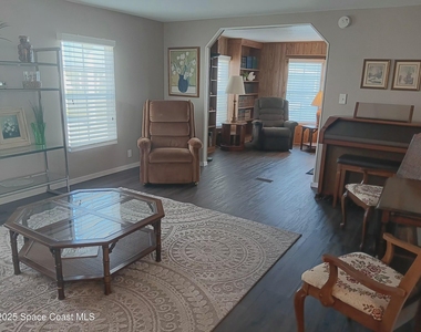 621 Hyacinth Circle E - Photo Thumbnail 9
