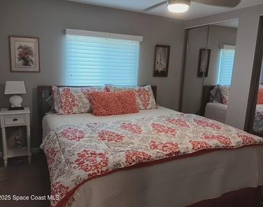 621 Hyacinth Circle E - Photo Thumbnail 11