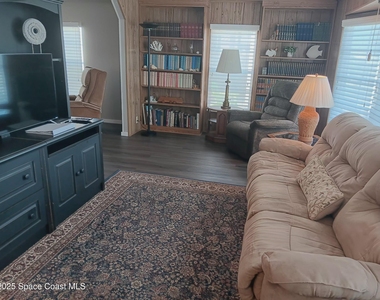 621 Hyacinth Circle E - Photo Thumbnail 2