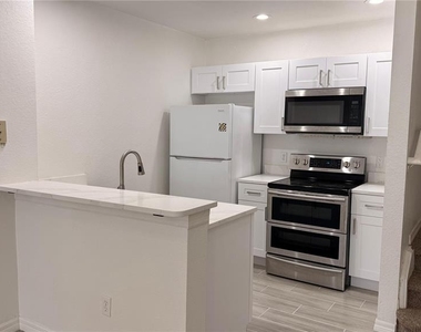 2608 Lodi Circle - Photo Thumbnail 19