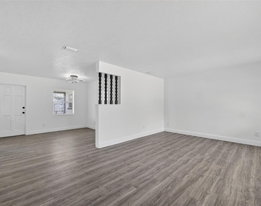 3034 Touraine Avenue - Photo Thumbnail 5