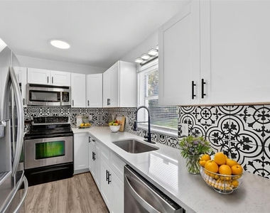 3034 Touraine Avenue - Photo Thumbnail 22