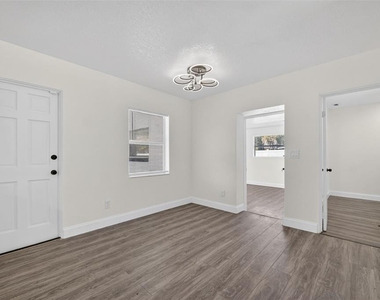 3034 Touraine Avenue - Photo Thumbnail 13