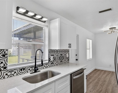 3034 Touraine Avenue - Photo Thumbnail 25