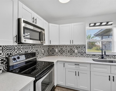 3034 Touraine Avenue - Photo Thumbnail 23
