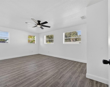 3034 Touraine Avenue - Photo Thumbnail 37