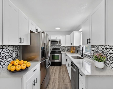 3034 Touraine Avenue - Photo Thumbnail 18