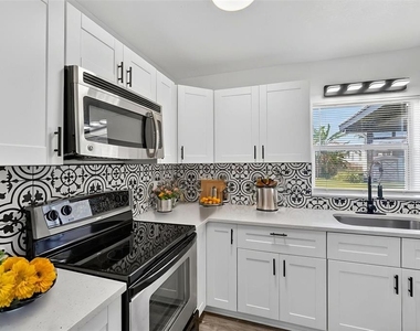 3034 Touraine Avenue - Photo Thumbnail 24