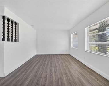 3034 Touraine Avenue - Photo Thumbnail 7
