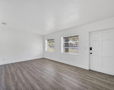 3034 Touraine Avenue - Photo Thumbnail 9