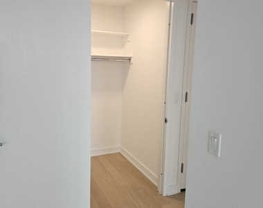 555 West 38th Street - Photo Thumbnail 6