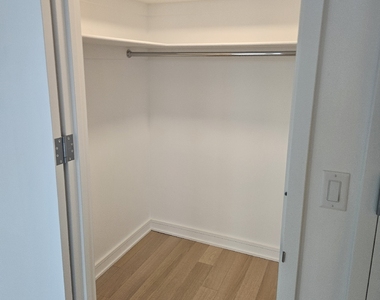 555 West 38th Street - Photo Thumbnail 4