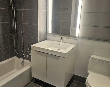 555 West 38th Street - Photo Thumbnail 3