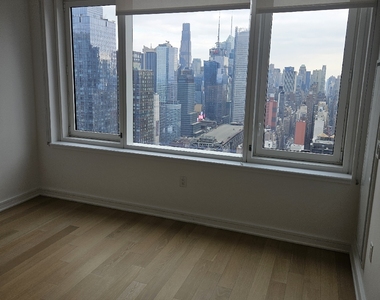 555 West 38th Street - Photo Thumbnail 14