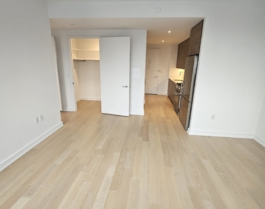 555 West 38th Street - Photo Thumbnail 9