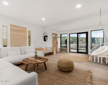 39 Upper Lakeview Avenue - Photo Thumbnail 2