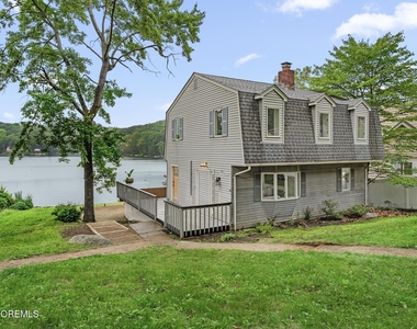 39 Upper Lakeview Avenue - Photo Thumbnail 13