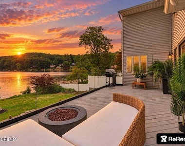 39 Upper Lakeview Avenue - Photo Thumbnail 15