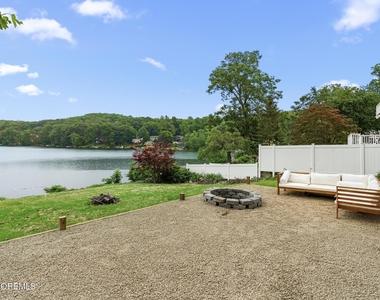 39 Upper Lakeview Avenue - Photo Thumbnail 12