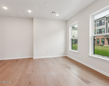 214 Jessie Place - Photo Thumbnail 2
