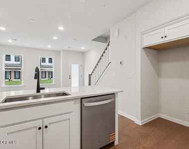 214 Jessie Place - Photo Thumbnail 14