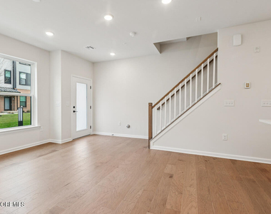 214 Jessie Place - Photo Thumbnail 6