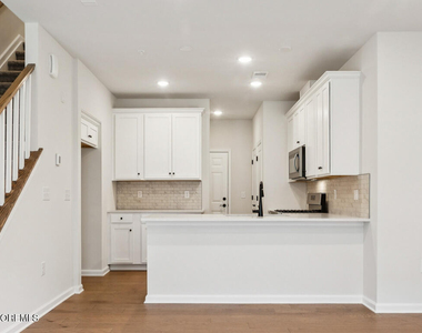214 Jessie Place - Photo Thumbnail 9