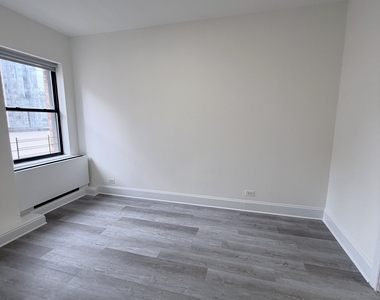 West 34th Street - Photo Thumbnail 8