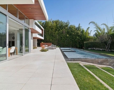 1232 Sunset Plaza Drive - Photo Thumbnail 2