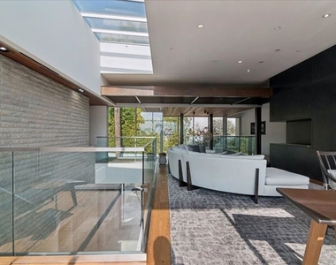 1232 Sunset Plaza Drive - Photo Thumbnail 23