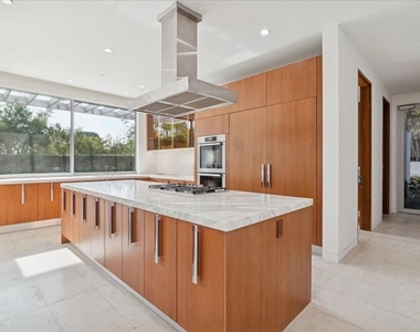 1232 Sunset Plaza Drive - Photo Thumbnail 17
