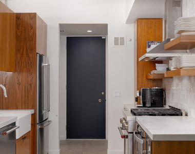 320 Desert Lakes Drive - Photo Thumbnail 14