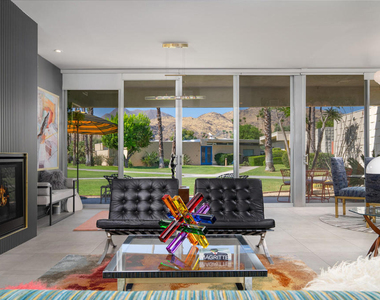 320 Desert Lakes Drive - Photo Thumbnail 4