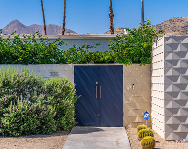320 Desert Lakes Drive - Photo Thumbnail 1