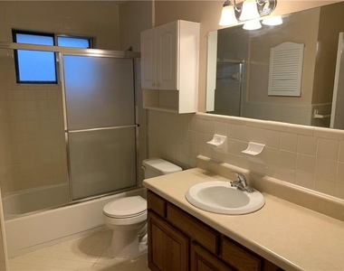 1235 Riverside Drive - Photo Thumbnail 14