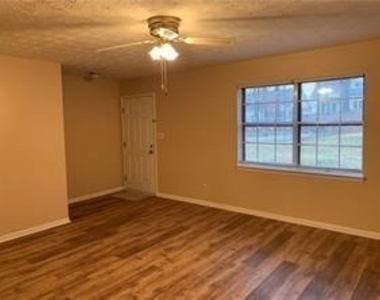 1235 Riverside Drive - Photo Thumbnail 9