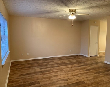 1235 Riverside Drive - Photo Thumbnail 8