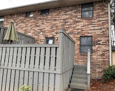 1235 Riverside Drive - Photo Thumbnail 4
