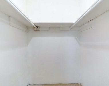 1800 N Wayside Street - Photo Thumbnail 6