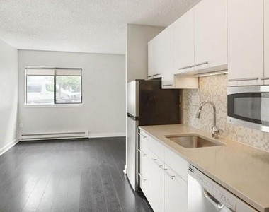 2037 Walnut St - Photo Thumbnail 9