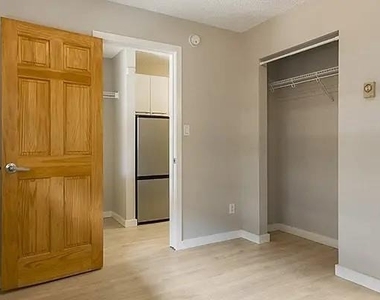 2037 Walnut St - Photo Thumbnail 5