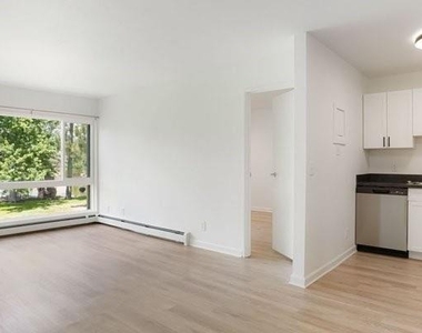 1000 W Moorhead Cir - Photo Thumbnail 5