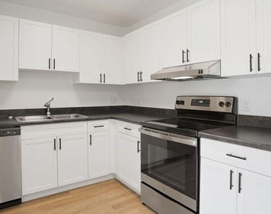 1000 W Moorhead Cir - Photo Thumbnail 4