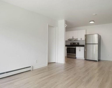 1000 W Moorhead Cir - Photo Thumbnail 7