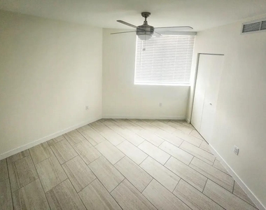 11850 Sw 216th St - Photo Thumbnail 3