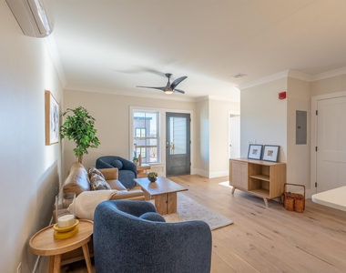 815 Lafayette - Photo Thumbnail 9